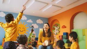 Anwendungsbilder Akustikelemente in der Schule und Kindergarten