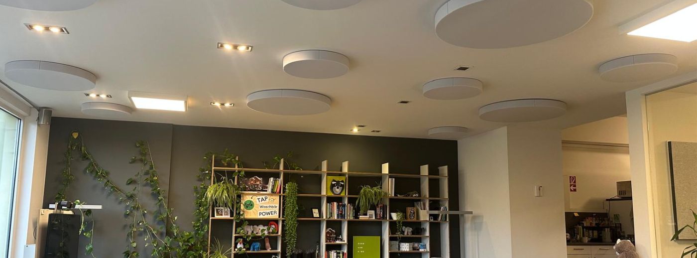 Akustiksegel/Deckensegel im Büro Akustiksegel/Deckensegel im Büro