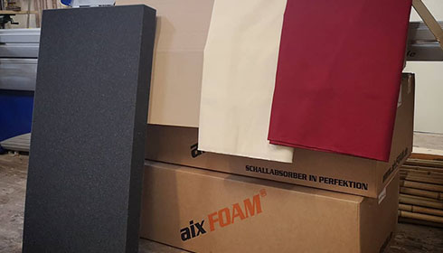 aixFOAM Schalldämmmatten FLAT und Akustikstoff (SOFTTOUCH) zum Bau eines Wandpaneels