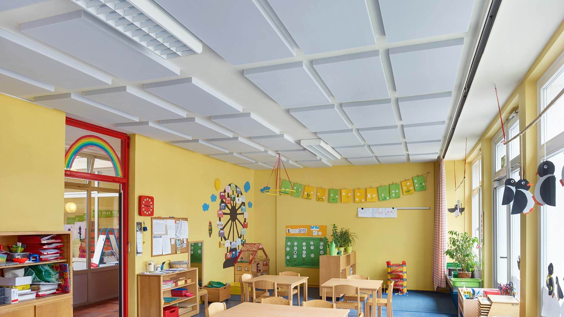 Bilder der aixFOAM Schallabsorber in Kindergarten und Schule