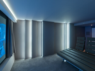 Ljudabsorbenter i en hemmabio ska optimera ljudet från hi-fi-anläggningen.