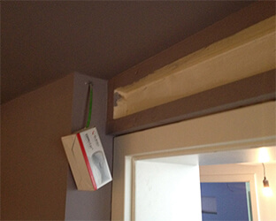 Even small areas above the door must be framed with a substructure made of square-profile batons.