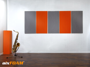 Sound absorbers WAVER on the wall complete the sound absorption.