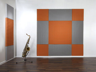 Sound absorbers SMOOD and MAYA in different colours and with different profiles provide acoustic and optical highlights.