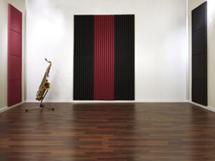 Sound absorbers SMOOD and ROWS in different colours and with different profiles to optimise recording studio acoustics.